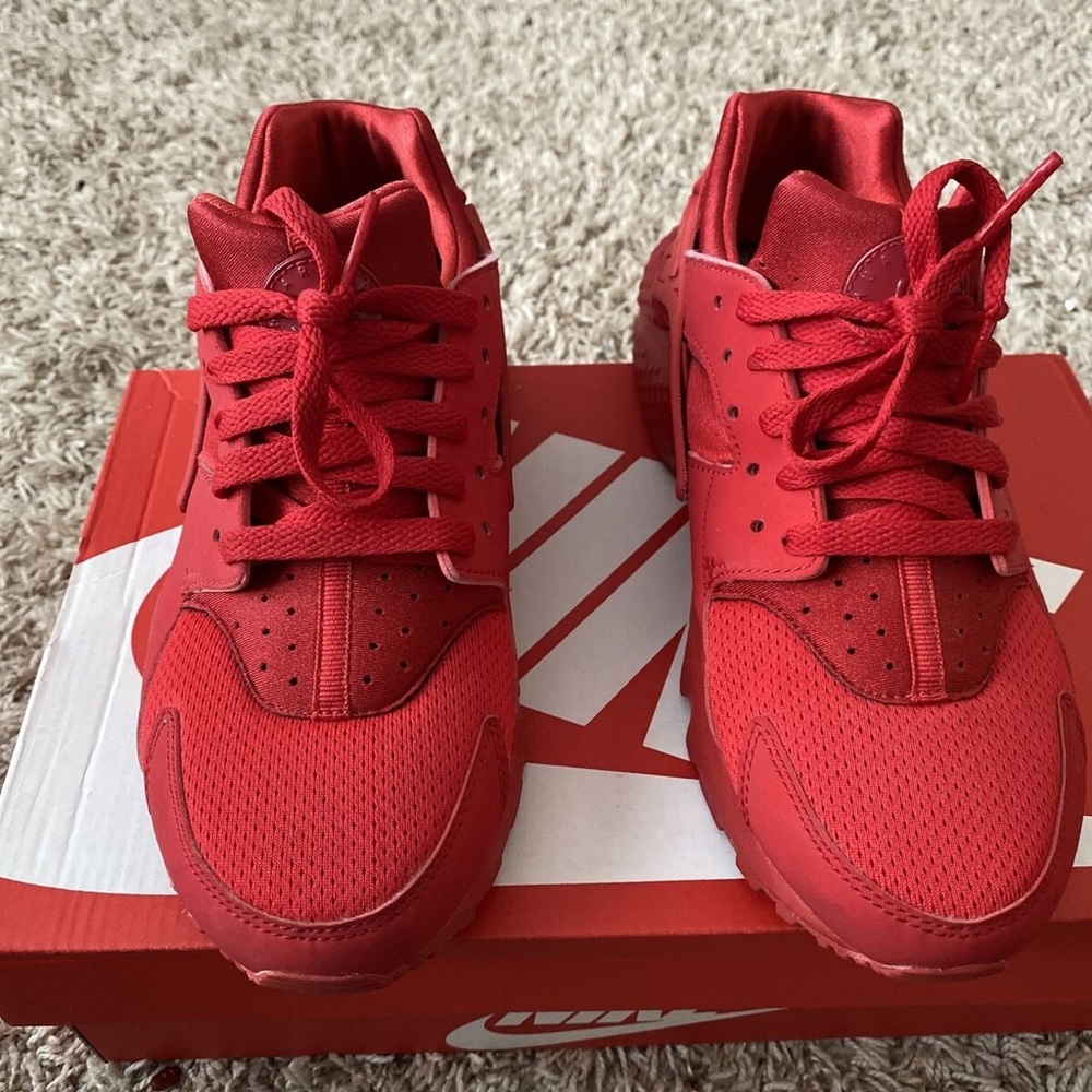 red Nike huarache